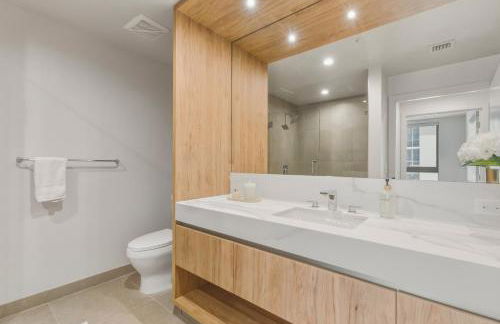 Central Downtown Condo with Pool & Gym - Foto 28