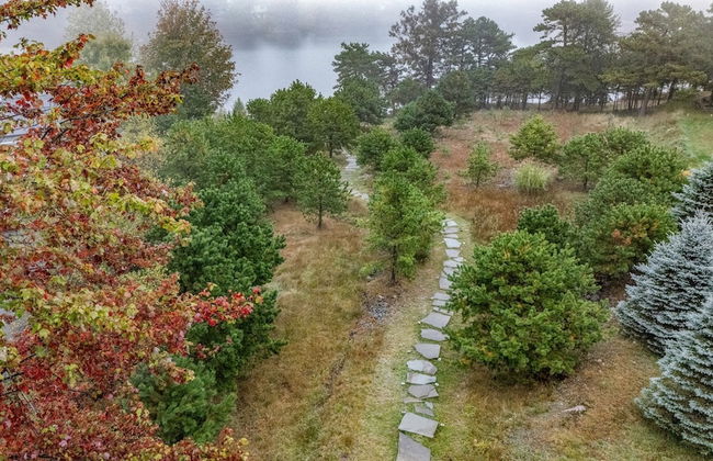 Inn the Poconos by Avantstay Private Lake Access Enclosed Hot Tub - Photo 42