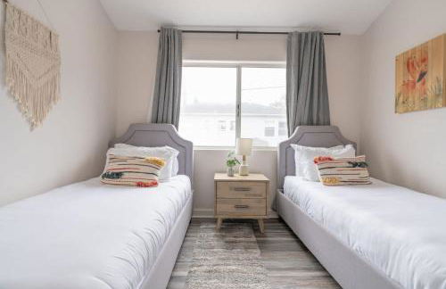 Sunlit La Jolla Village Gem with Peak Ocean Views - Photo 31