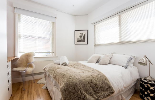 NEW Stunning 5BD Kensington House - Photo 19