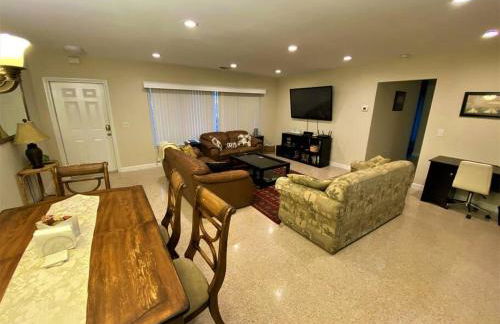 Deerfield Beach heated pool house - Photo 60