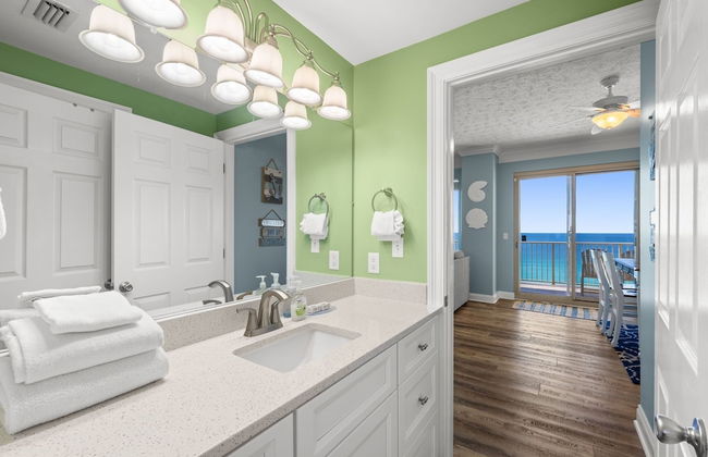 Beautiful Condo with Spacious Balcony to Enjoy Fascinating Ocean View - Unit 1002 by RedAwning - Foto 18