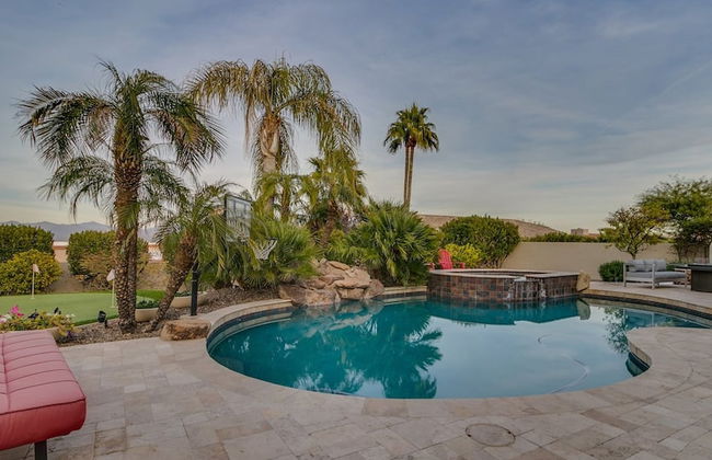 Luxury Contemporary Sanctuary w/ Pool and Views! - Foto 38