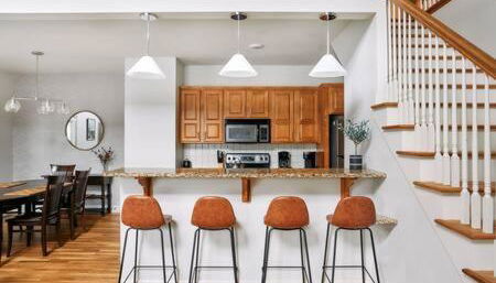 Modern Home next to Vanderbilt Campus with Parking, Screened Porch & Workspace, Walk to Hillsboro Village, Fido & Pancake Pantry, Minutes to Music Row, 12 South & Broadway, Perfect for Families, Friends & University Visits - Foto 2