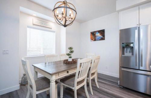 Game Room! Rooftop Deck! Sleeps 11 - Photo 12