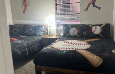 Sports Fan Getaway less than 2mi to AT&T Stadium Pool and Gym! - Foto 2