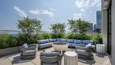 Back-Bay 2BR Penthouse w Roof top and GYM - Photo 5