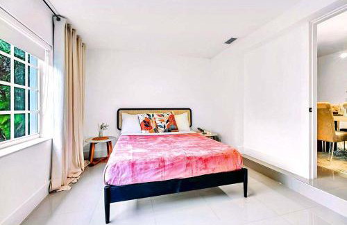 Bright 4BR North Miami Villa Close to Beaches and Huge Backyard - Foto 30