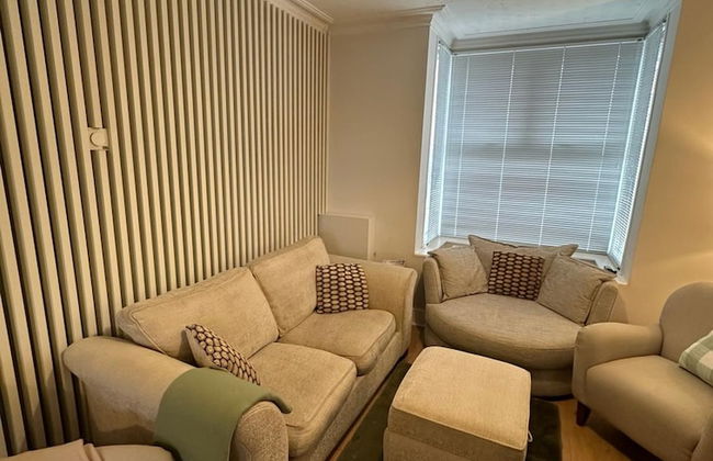 3 bed Chill Glouc With 3 Bedrooms and 1 Bathrooms - Photo 4