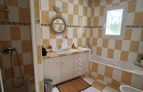 Villa spacieuse avec piscine chauffée, jardin et terrasse à Petit-Piquey - FR-1-736-9 - Photo 26