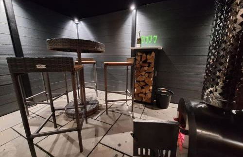 Stylish Escape With Wood-Fired Hot Tub - Foto 14