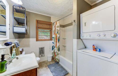 Sylva Riverfront Cabin Near WCU Pet-Friendly! - Foto 19