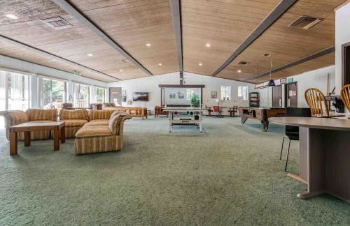 TahoeCozy with Pool Hot Tub and Near Northstar - Foto 39