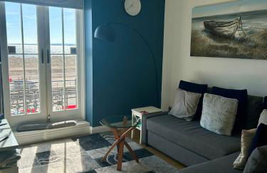 Beach from the Balcony, ensuite and private parking - Photo 9