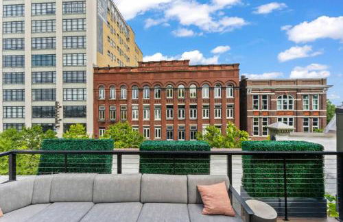 Amazing Rooftop Patio Overlooking street - Foto 26