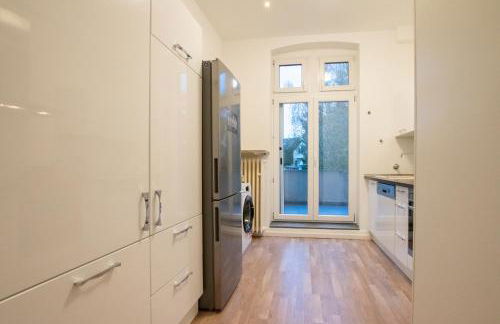 Tolstov Apartments - 1 or 3 Room Apartments - 20 Min Messe DUS and Old Town DUS - Foto 6