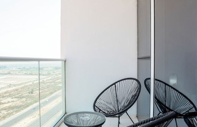 Tanin - Sleek Studio Offering Unobstructed City Views - Photo 13