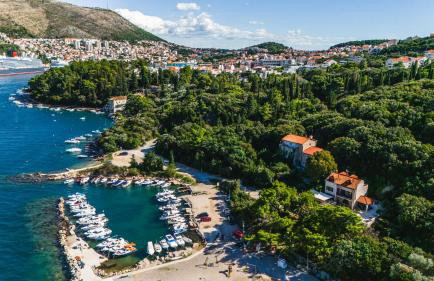 City Beach Villa with Pool and Sea View - Foto 4