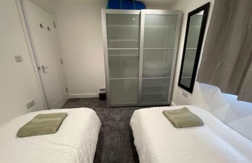 Maisy Lodge - Two Bed Lux Flat - Parking, Netflix, WIFI - Close to Blenheim Palace & Oxford - F2 - Photo 5