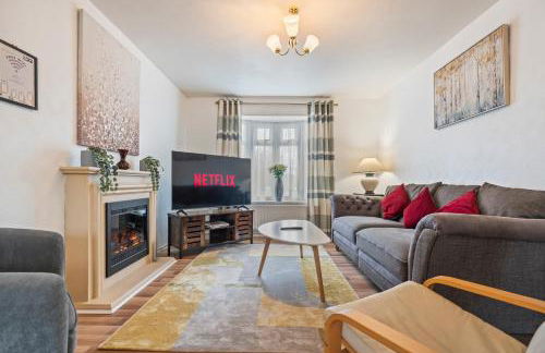 Spacious White House with parking, garden, Wi-Fi - Photo 3