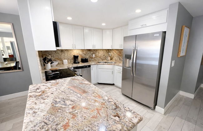 Ocean View Luxury Condo - Photo 11