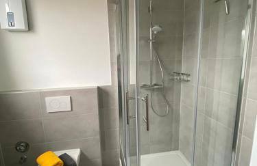 FEDDERSEN LIVING Moderne Ferienwohnungen - Gemütlich - Netflix - Voll ausgestattet - Waschmaschine - zentral gelegen - Foto 24