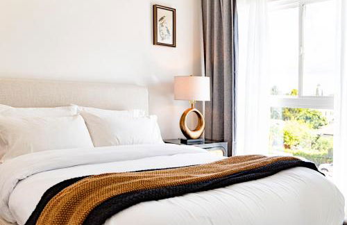 Grand 4-Bedroom - Brand New - Free parking and Patio - Photo 17