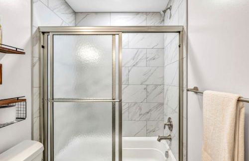 The Pearl Hideaway Cozy West Side Gem Near DT - Foto 80