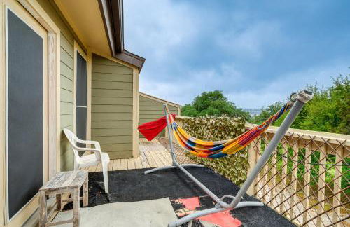 Lago Vista Golf Getaway with Decks and Pool Access! - Foto 40