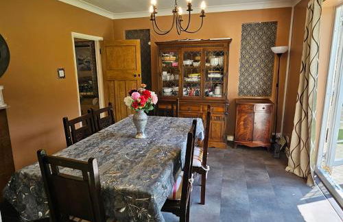 Stunning 4 bed house with huge garden and parking - Foto 17