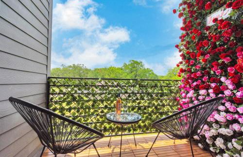 Houston's Downtown Bloom House - Spacious Floral Escape for Groups - Foto 31