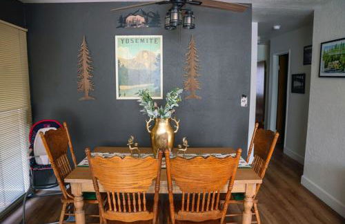 Sierra Cabin w NEW Hot Tub Walk to Town - Photo 38