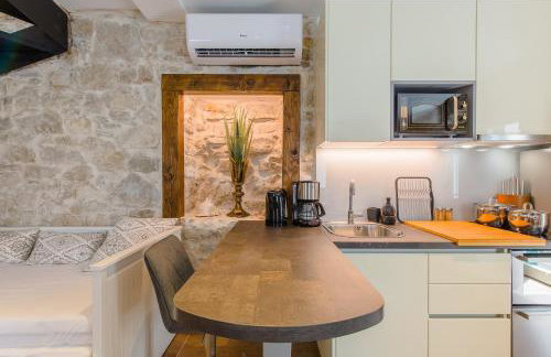 Luxury Apt Petra in 400 year old stone house 4+2 - Photo 13