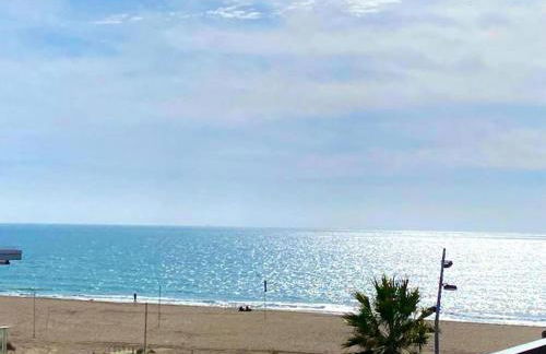 BEACHFRONT APARTMENT Castelldefels - Photo 2