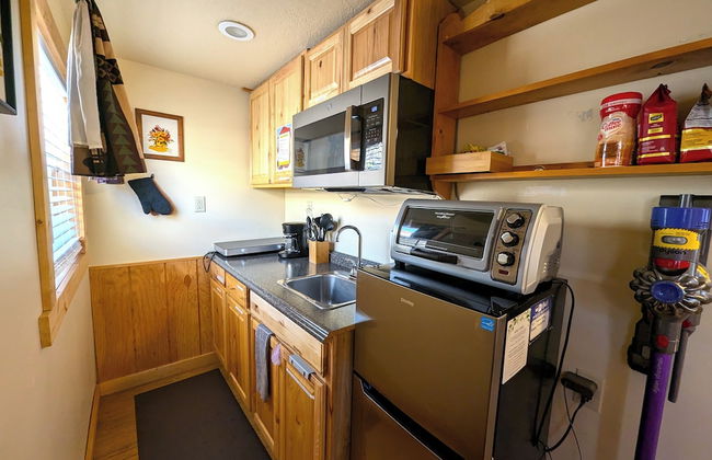 Yellowstone's Treasure Cabins - Photo 70