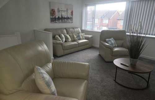 New 4bedroom house near Manchester Airport - Photo 8