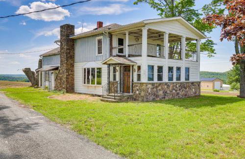 Wellsboro Farmhouse with Grill and Fire Pit! - Foto 1