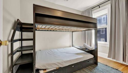 NEW! Fun & style Eastside MKE Best Day Townhouse - Foto 4