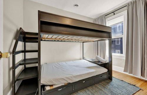 NEW! Fun & style Eastside MKE Best Day Townhouse - Foto 4