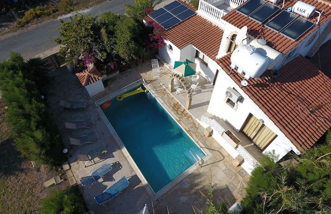 Lovely six Bedroom Villa in Coral Bay - Photo 1