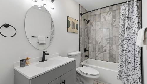 Chic 1BR Oasis Ideal Retreat near Six Flags - Foto 5