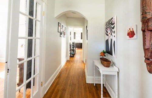 Globetrotters Suite in Historic Richmond with Patio - Foto 25