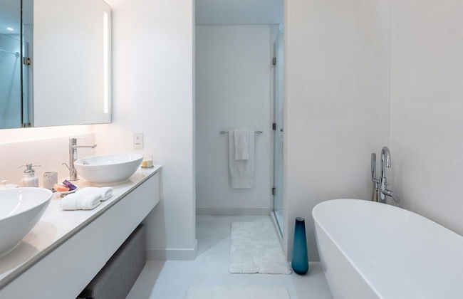 Trendy City Walk Living w Pool View Balcony - Photo 15