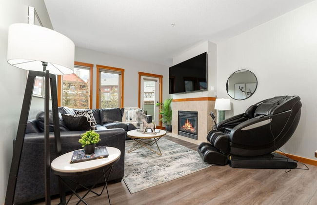 SPACIOUS 3-Br Luxury Condo | HEATED Pool + 3 Hot Tubs | Pool Table | Hm Theatre - Photo 25