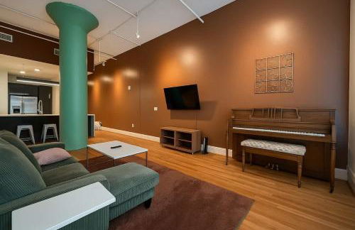 Jazzy Downtown Studio with Piano - Foto 8