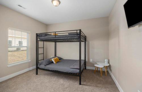 Modern 2BR 2BA New Build Condo with Garage & Patio - Foto 35