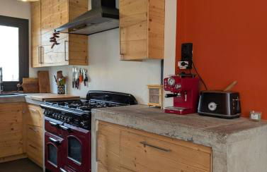 House surrounded by nature - Photo 10