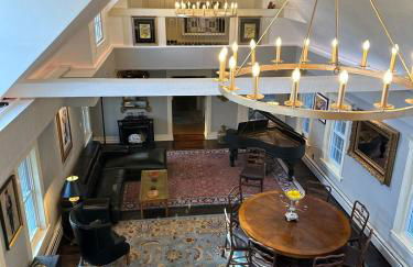Luxurious Reading Farms Estate sleeps 46 - Photo 3