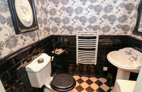 Sneaton Hall Apartment 4 - Photo 12