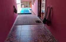 Casa Rosa de Peruíbe - Casa de Temporada 3 dormitórios, 10 hóspedes, piscina, wi-fi, netflix, 800 metros da praia - Photo 5